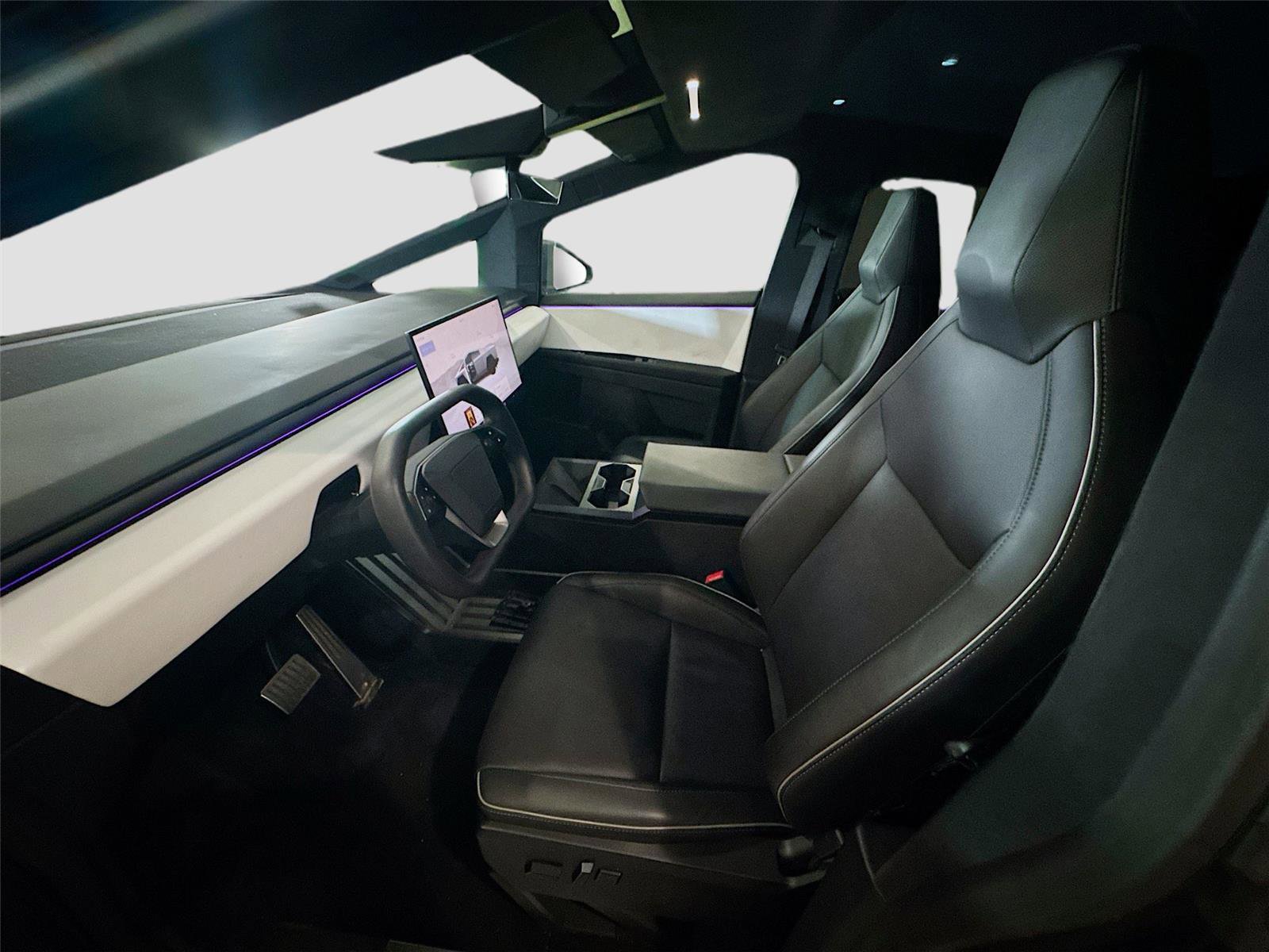 Used 2024 Tesla Cybertruck AWD Crew Cab image 10