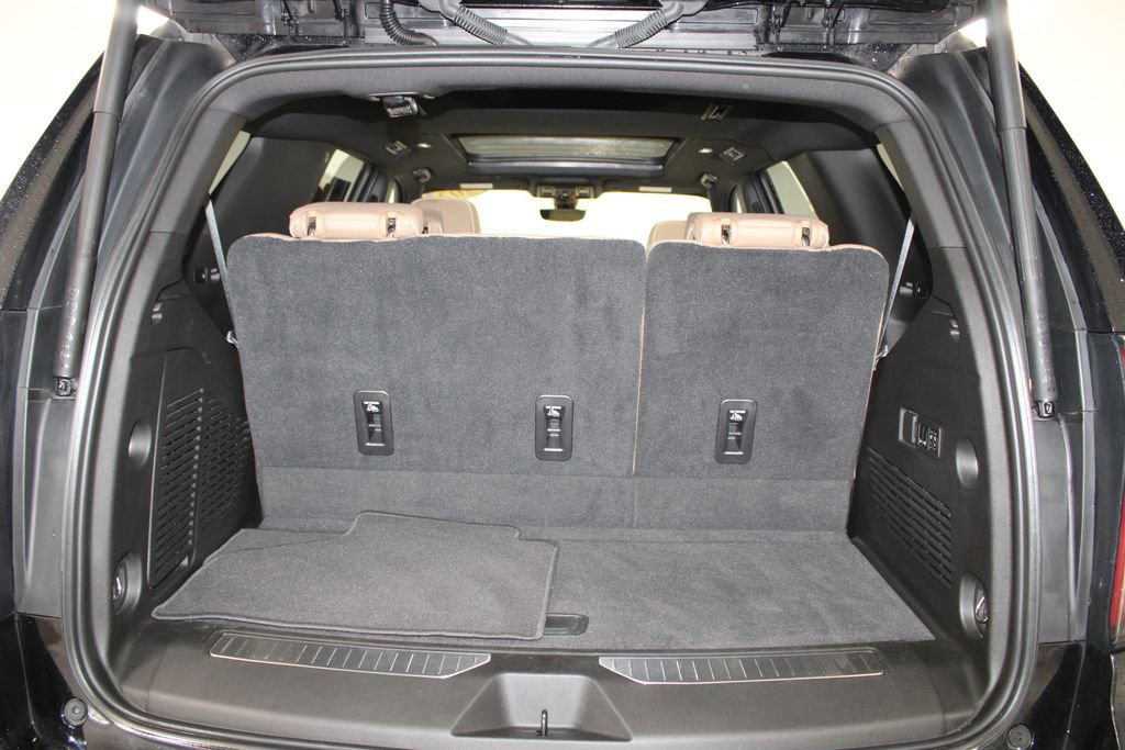 Used 2021 Chevrolet Tahoe Premier w/ Premium Package AWD/4WD image 16