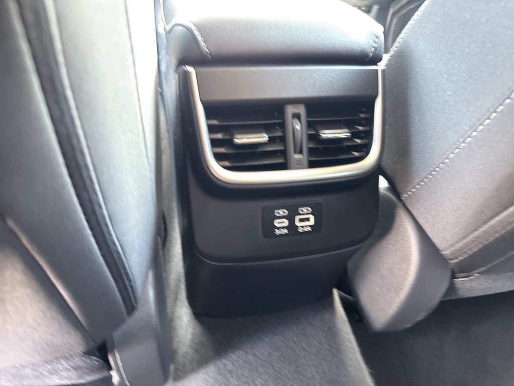 Used 2024 Subaru Outback Premium AWD/4WD image 15