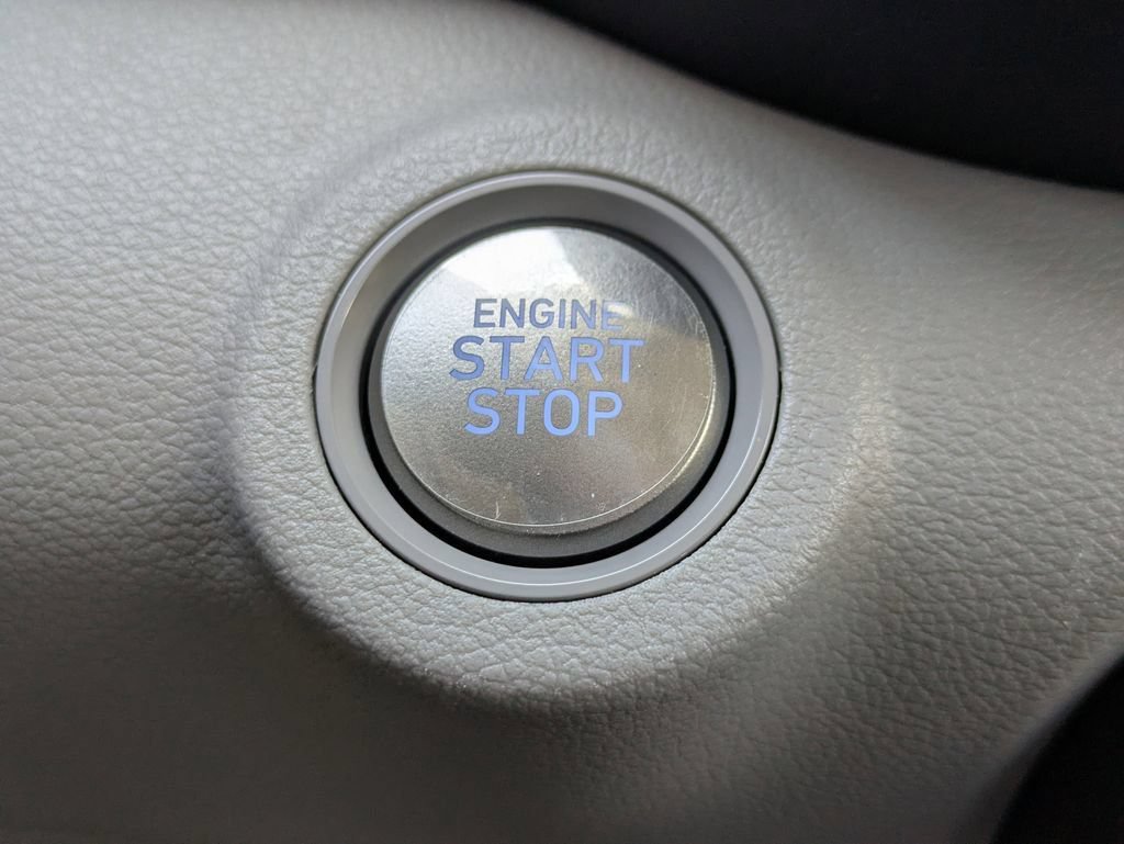 Certified 2025 Hyundai Venue SEL FWD image 27