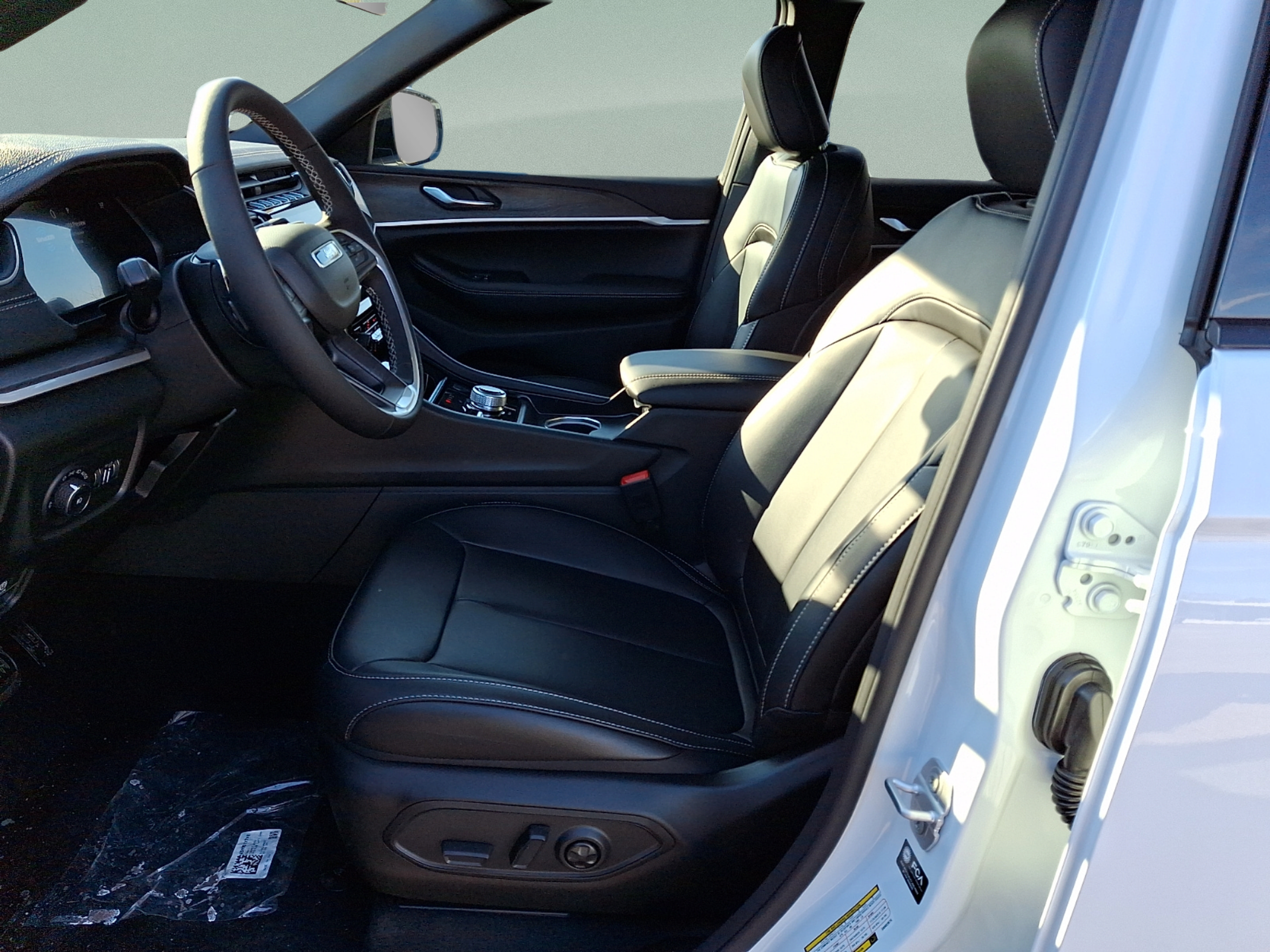 New 2025 Jeep Grand Cherokee Limited w/ Black Appearance Package AWD/4WD image 7