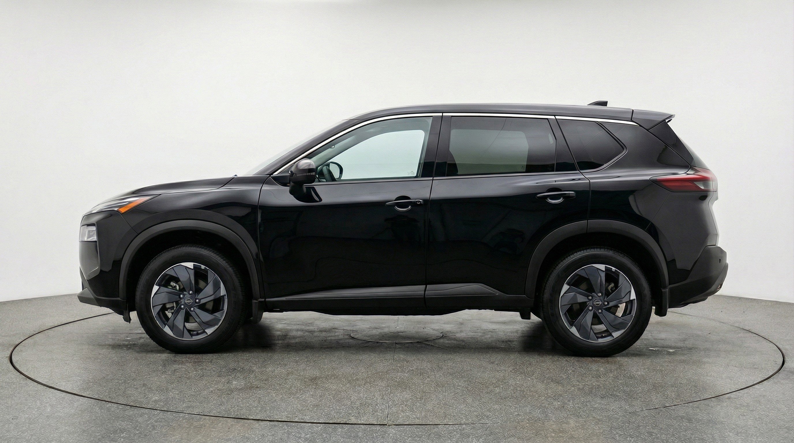 Used 2025 Nissan Rogue SV image 5