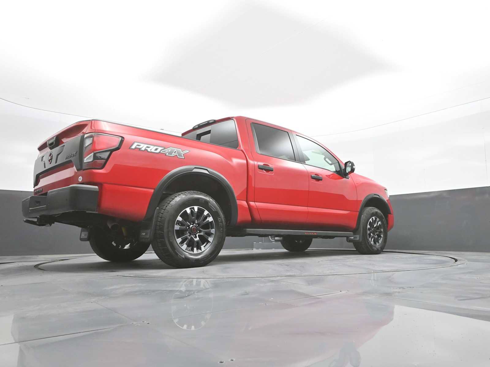 Used 2024 Nissan Titan PRO-4X w/ Pro-4x Convenience Package AWD/4WD image 41