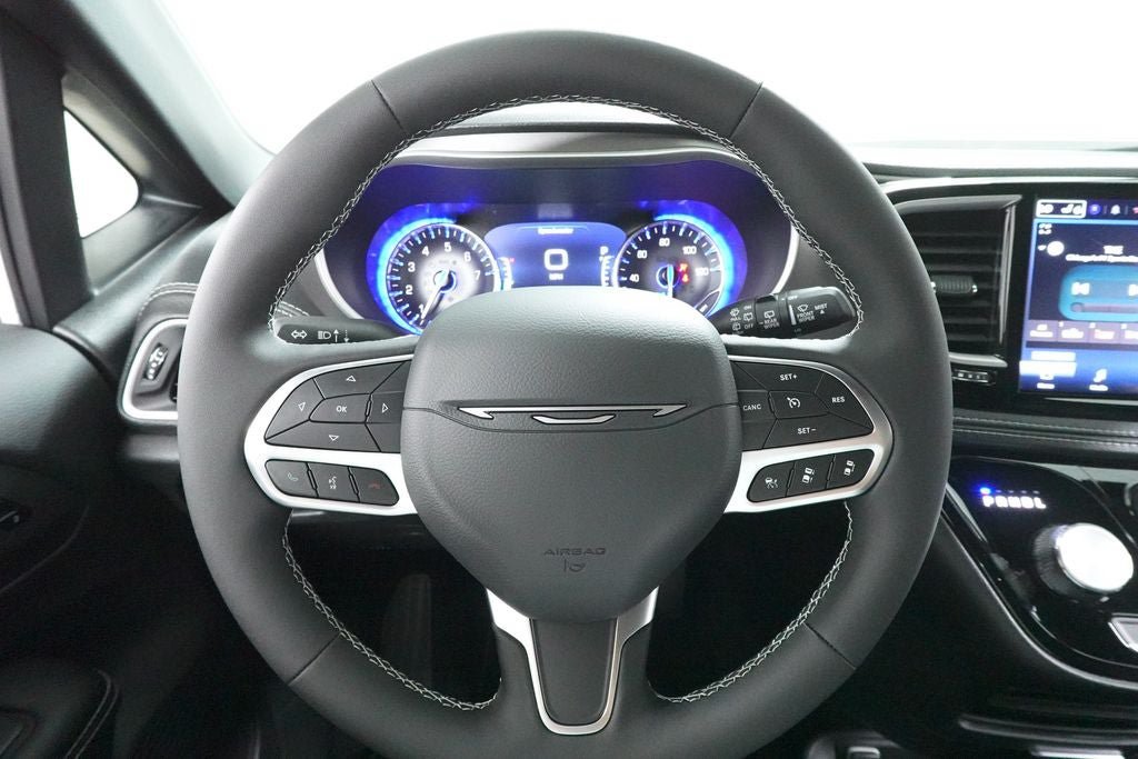 New 2027 Chrysler Pacifica Select FWD image 10