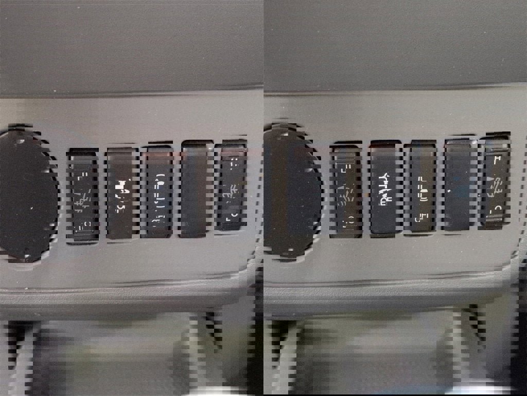 Used 2020 Nissan Frontier SV image 22