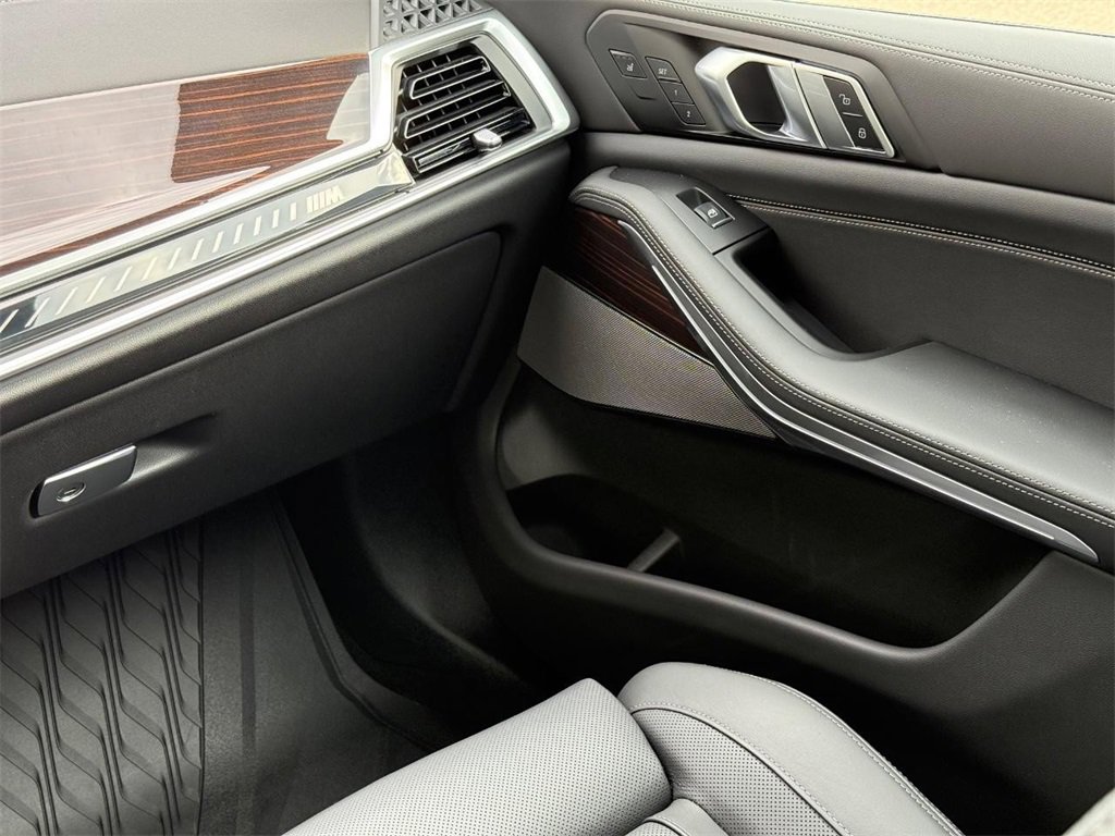 New 2026 BMW X7 M60i image 10