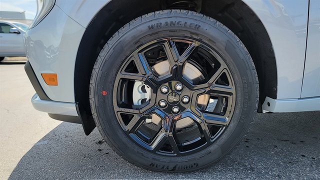 Used 2026 Ford Maverick Lobo AWD/4WD image 12