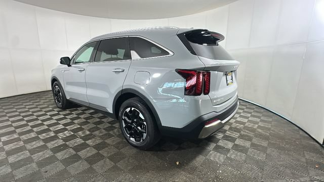 Used 2025 Kia Sorento S FWD image 4