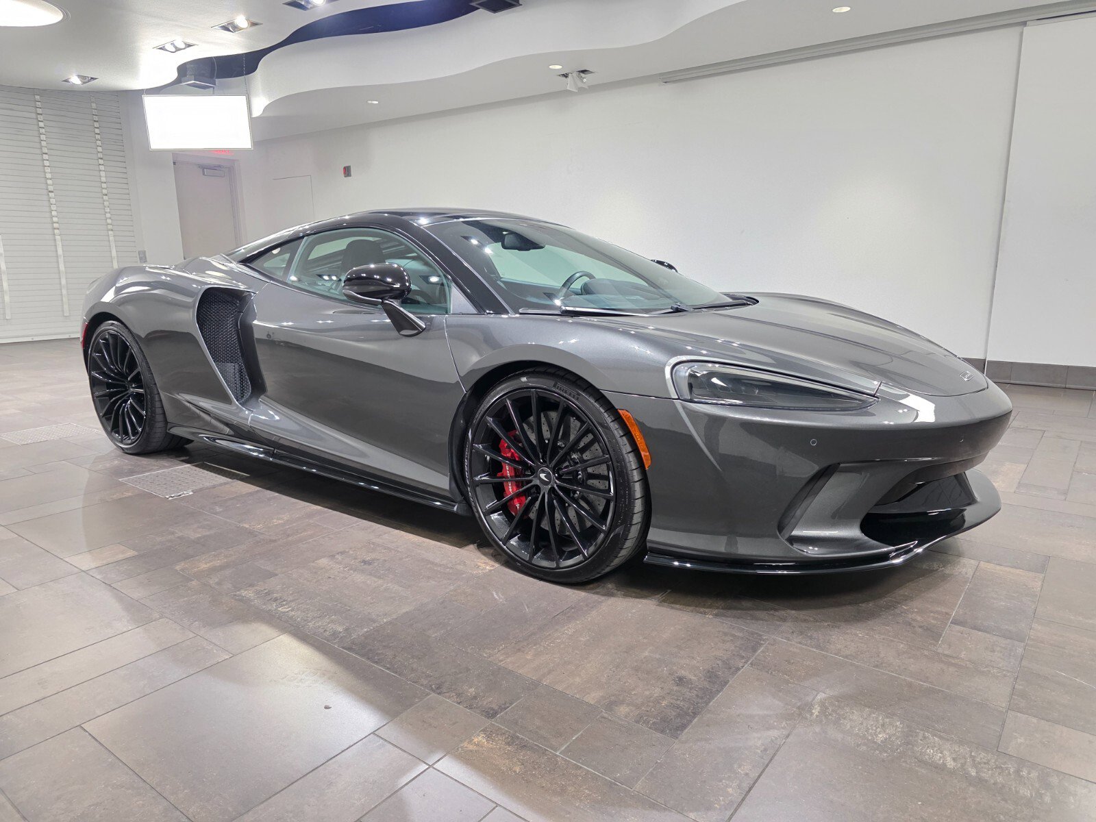 Used 2022 McLaren GT image 23