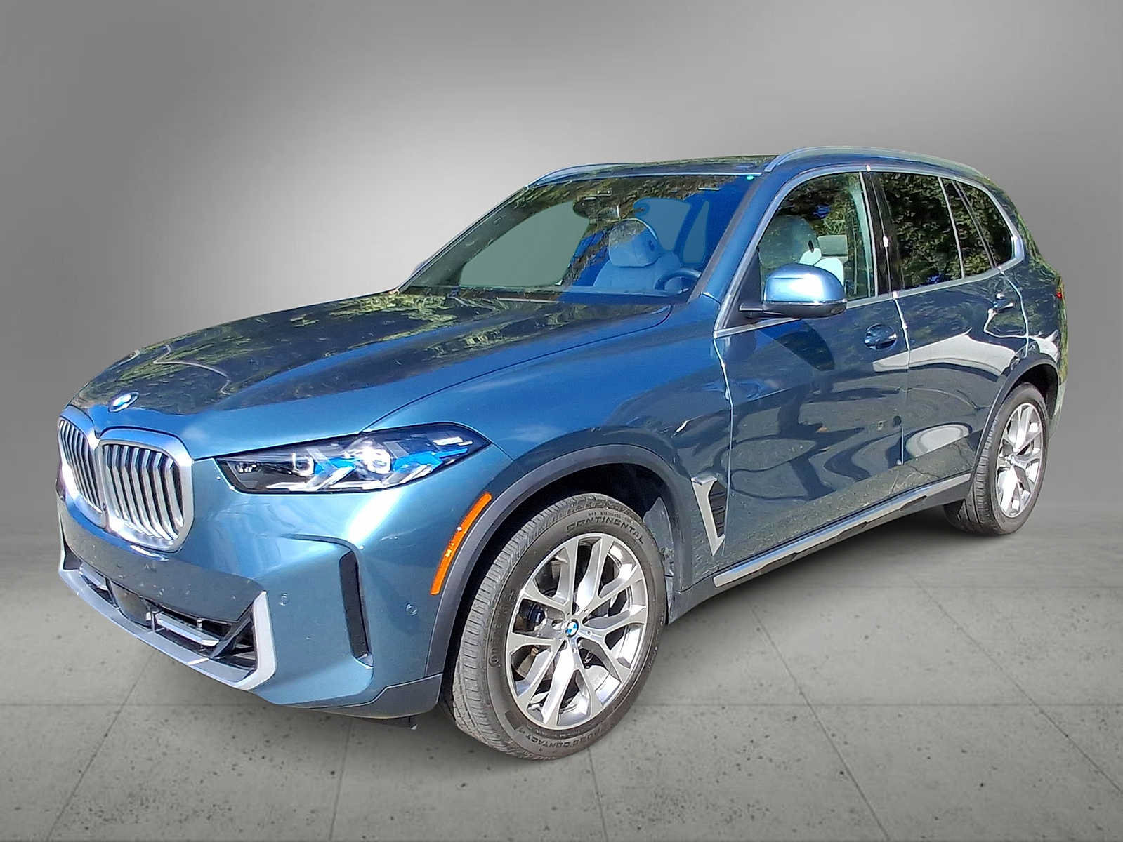 Used 2024 BMW X5 xDrive40i w/ Premium Package AWD/4WD image 4