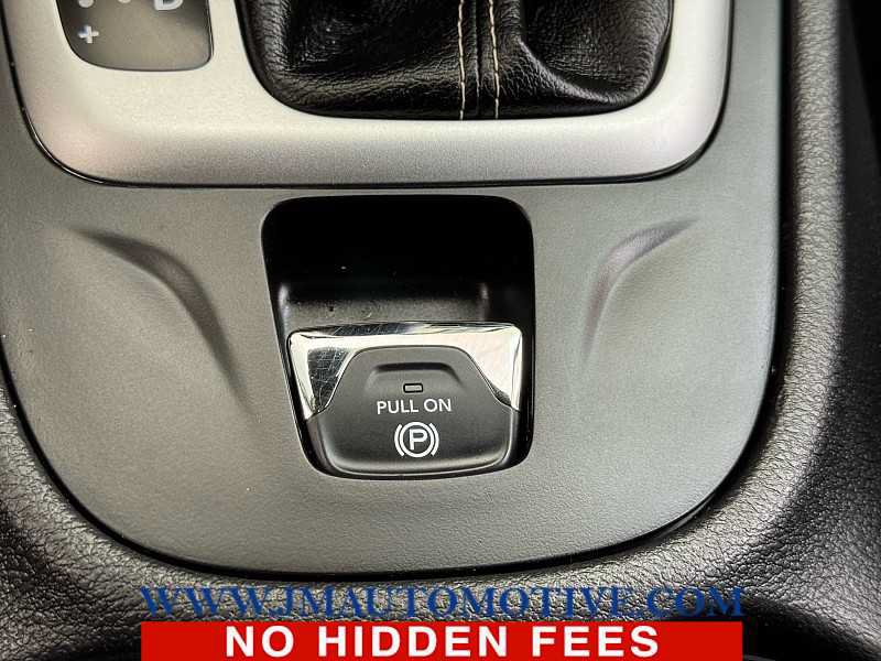 Used 2018 Jeep Cherokee Latitude Plus AWD/4WD image 33