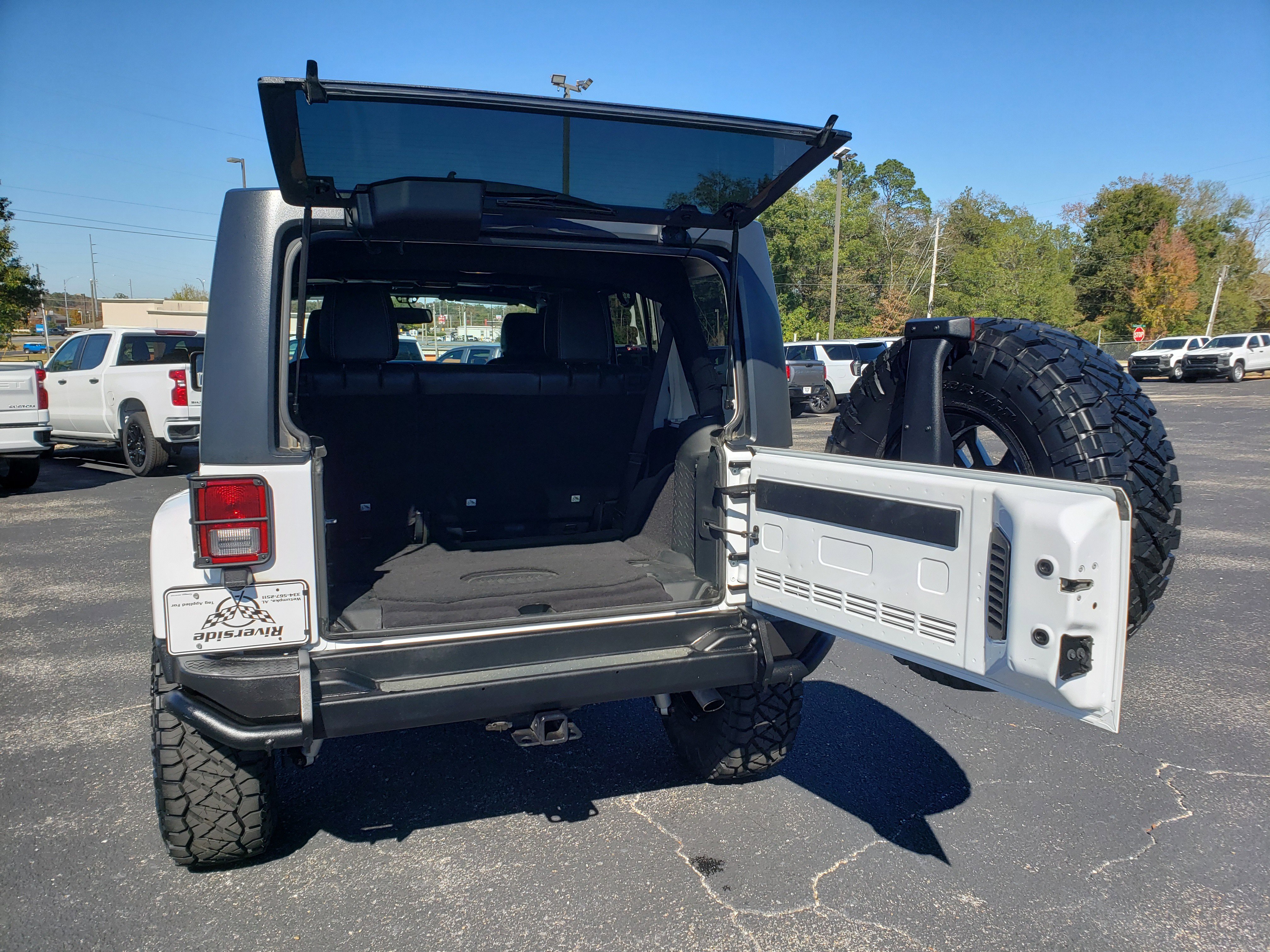 Used 2018 Jeep Wrangler Unlimited Sport image 10