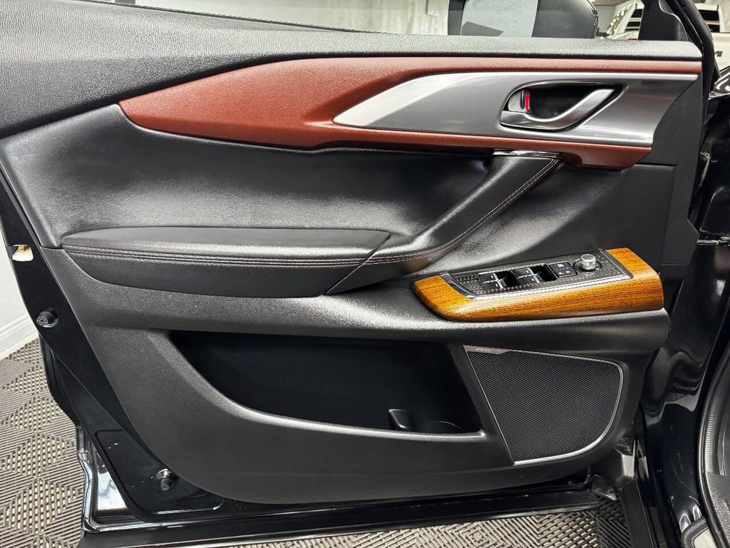 Used 2017 MAZDA CX-9 Signature image 38