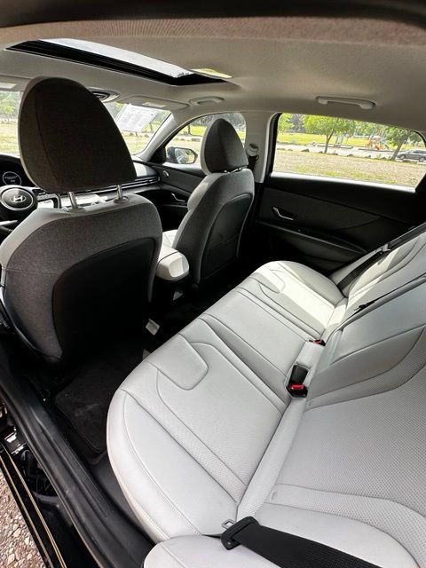 Certified 2025 Hyundai Elantra Limited FWD image 17