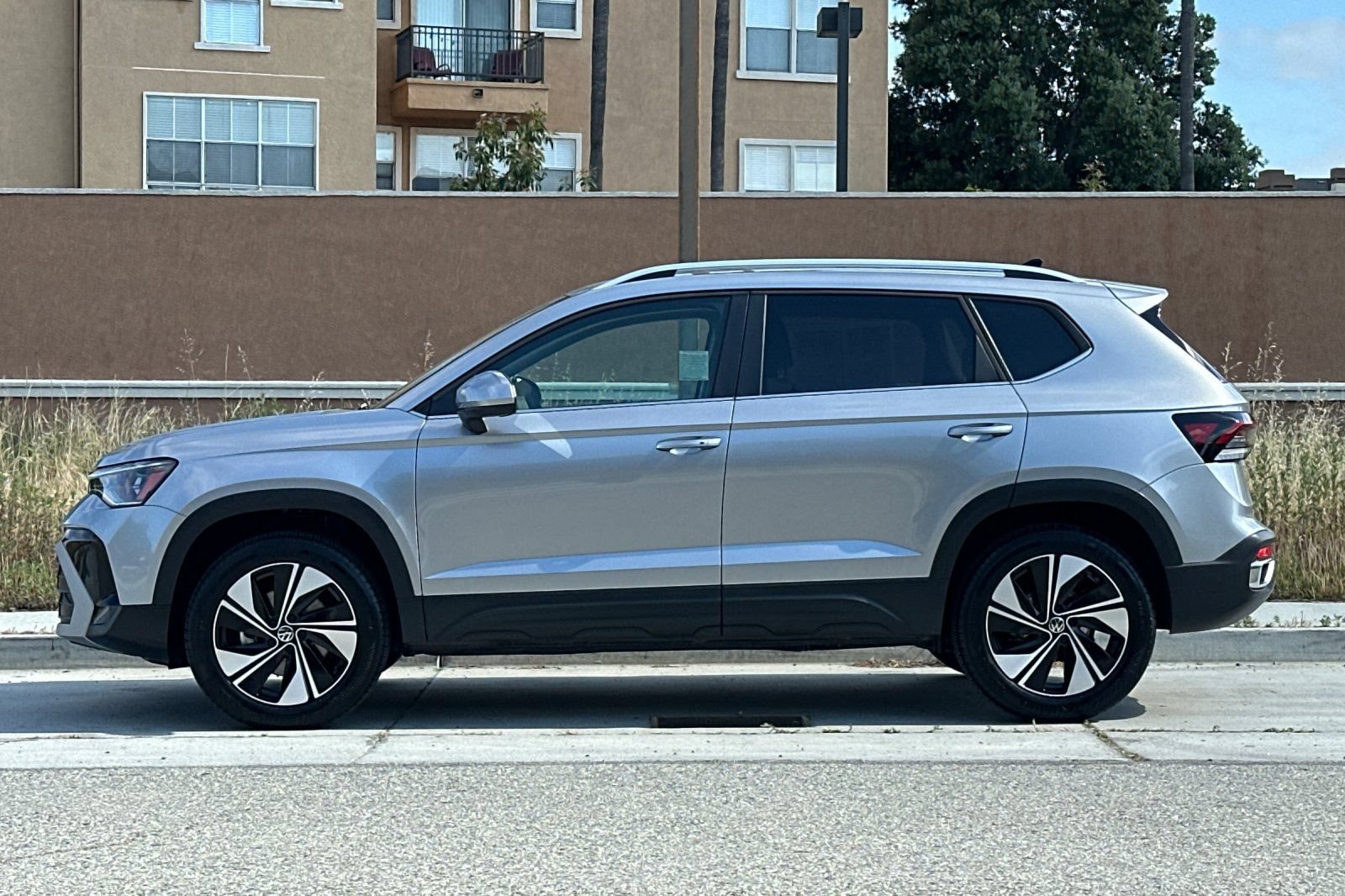 Certified 2026 Volkswagen Taos SE w/ Panoramic Sunroof Package AWD/4WD image 7