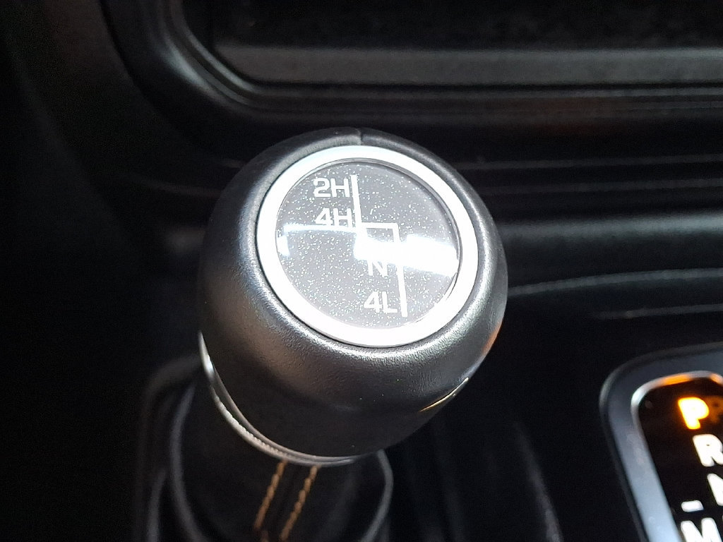 Used 2022 Jeep Wrangler Unlimited Sahara AWD/4WD image 28