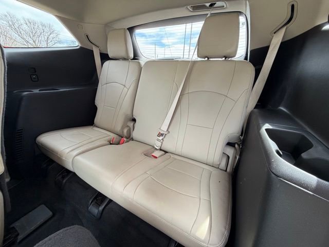 Used 2018 Buick Enclave Essence AWD/4WD image 19