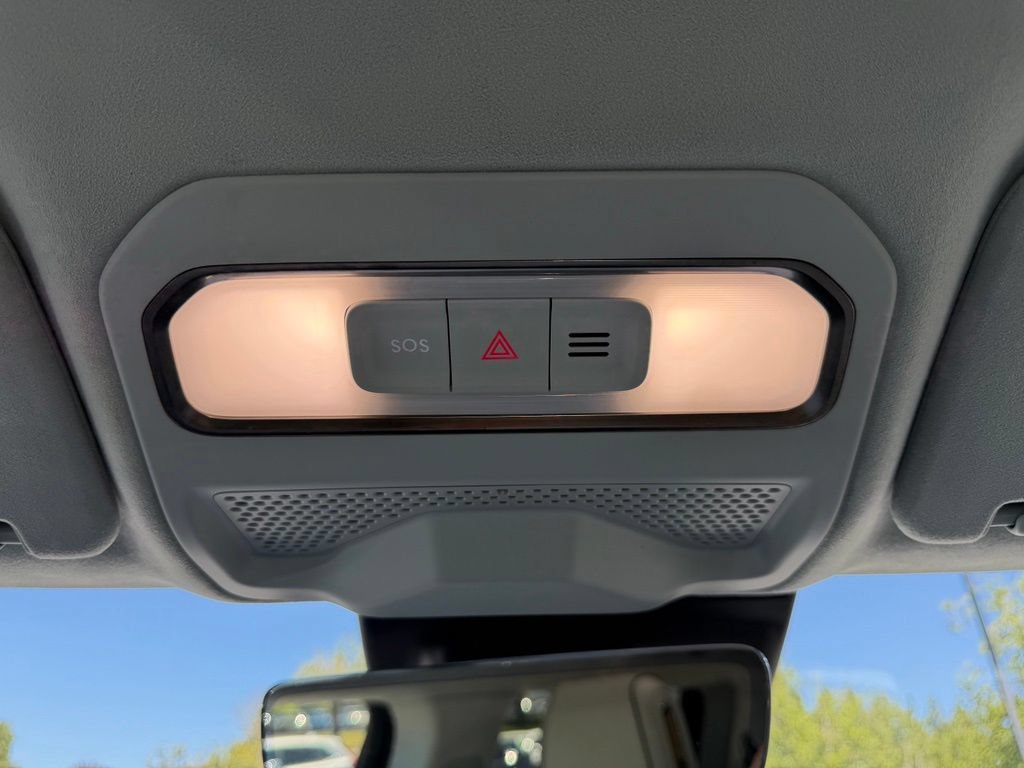 Used 2024 Rivian R1S Adventure AWD/4WD image 27