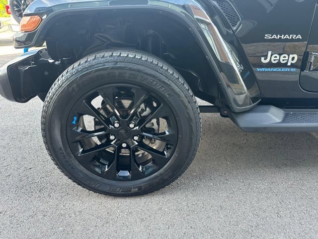 Used 2023 Jeep Wrangler Unlimited Sahara w/ Cold Weather Group AWD/4WD image 17
