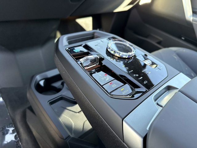 New 2026 BMW iX xDrive60 w/ M Sport Package image 31