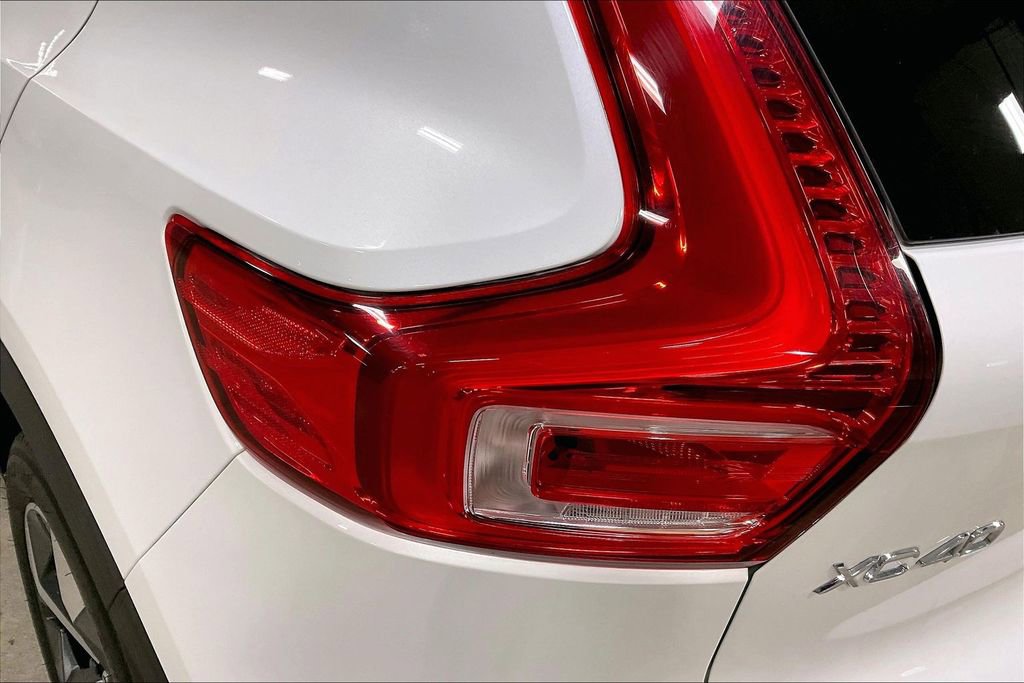 Certified 2023 Volvo XC40 B5 Plus w/ Protection Package Premier AWD/4WD image 23