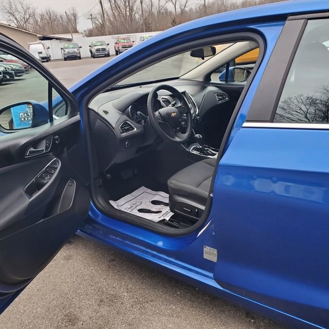 Used 2016 Chevrolet Cruze LT w/ Convenience Package FWD image 11