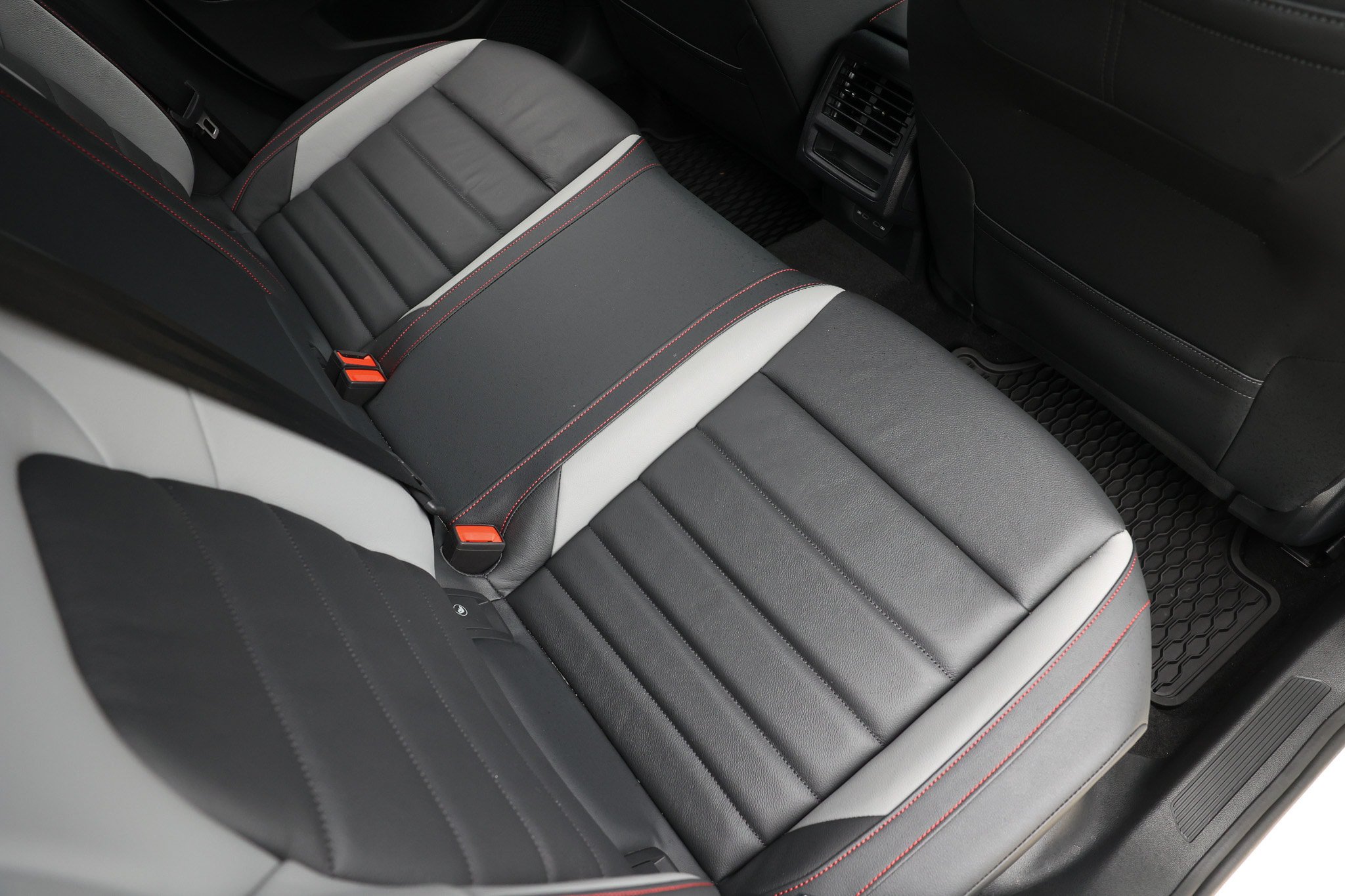 Used 2024 Volkswagen GTI SE FWD image 16