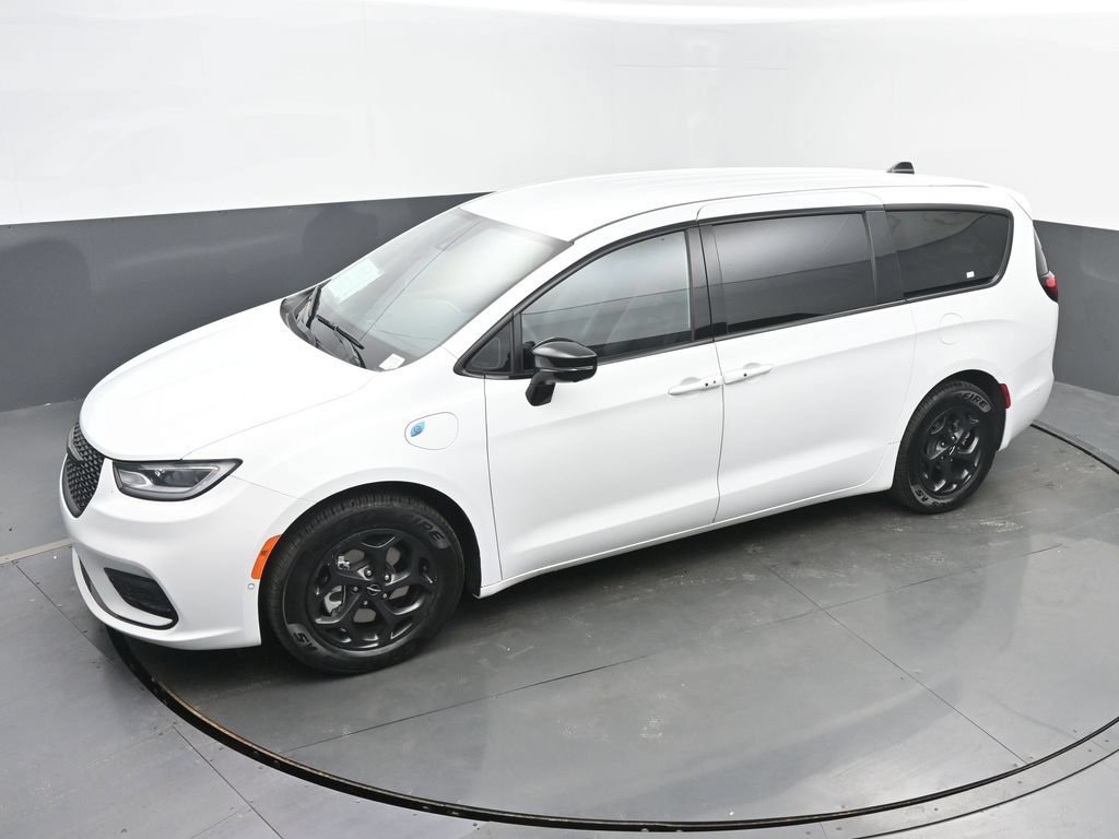 Used 2024 Chrysler Pacifica Limited FWD image 44