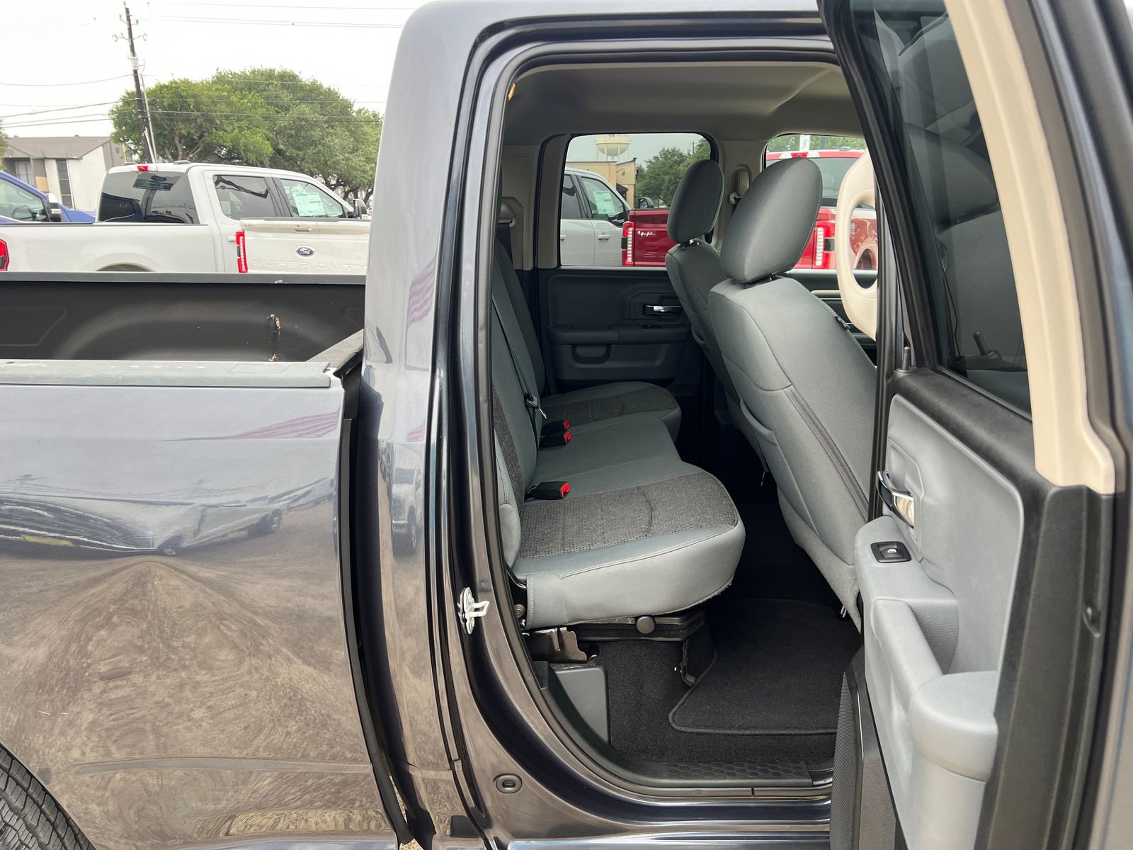 Used 2018 RAM 1500 Big Horn RWD image 11