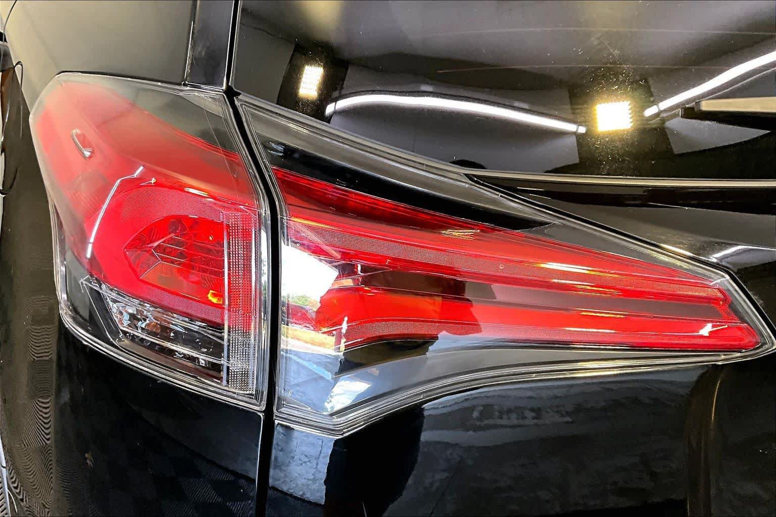 Used 2018 Toyota RAV4 XLE AWD/4WD image 28