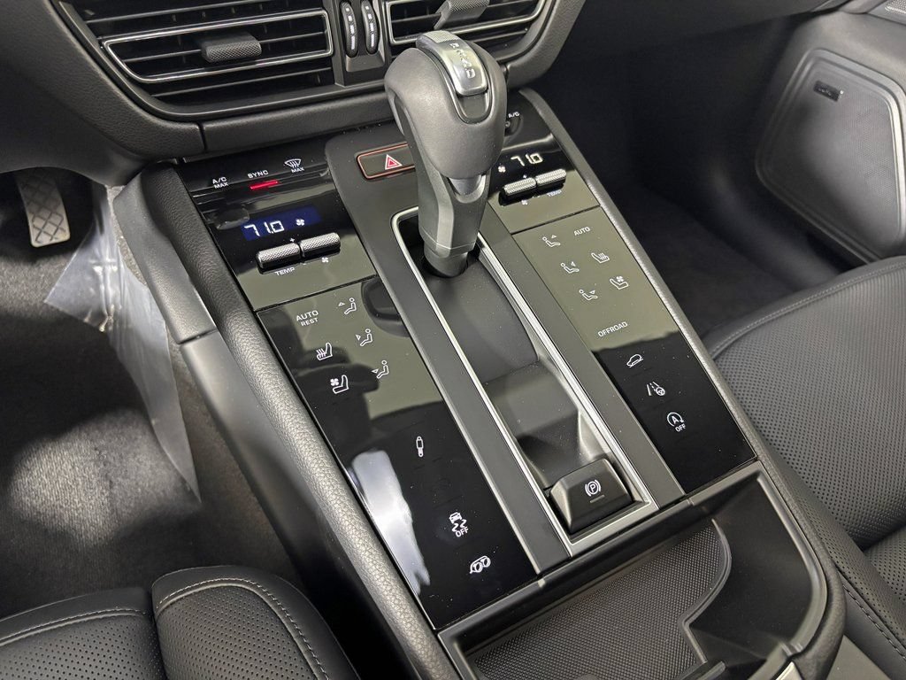 Used 2026 Porsche Macan Turbo AWD/4WD image 29