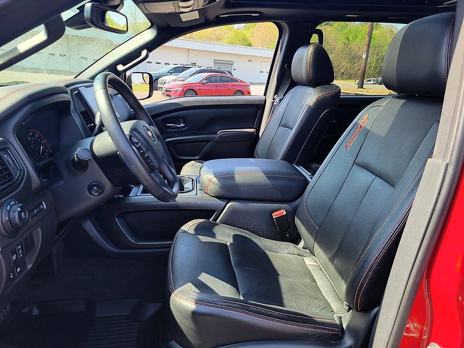 Used 2022 Nissan Titan PRO-4X w/ Pro-4x Convenience Package image 11