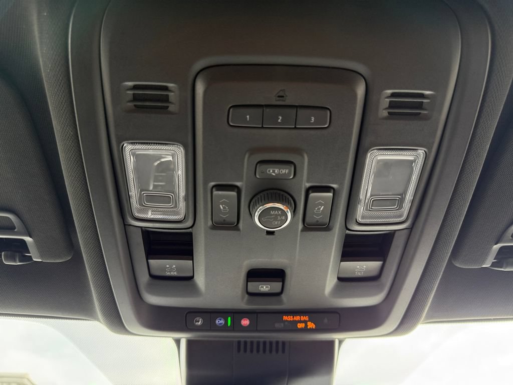 Used 2024 GMC Yukon AT4 AWD/4WD image 18