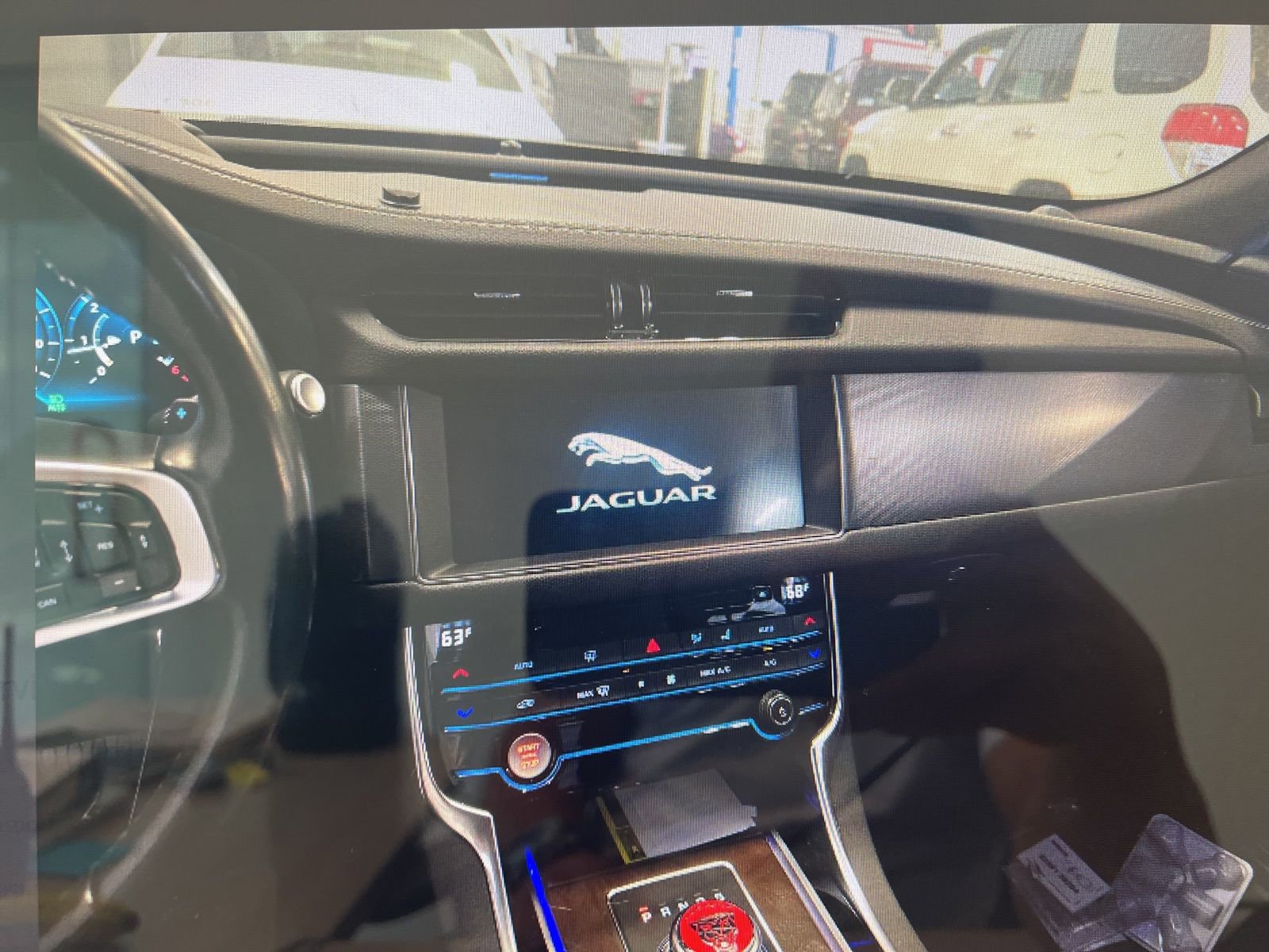 Used 2017 Jaguar XF R-Sport image 9