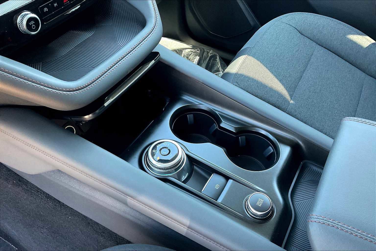 New 2025 Ford Explorer Active image 7