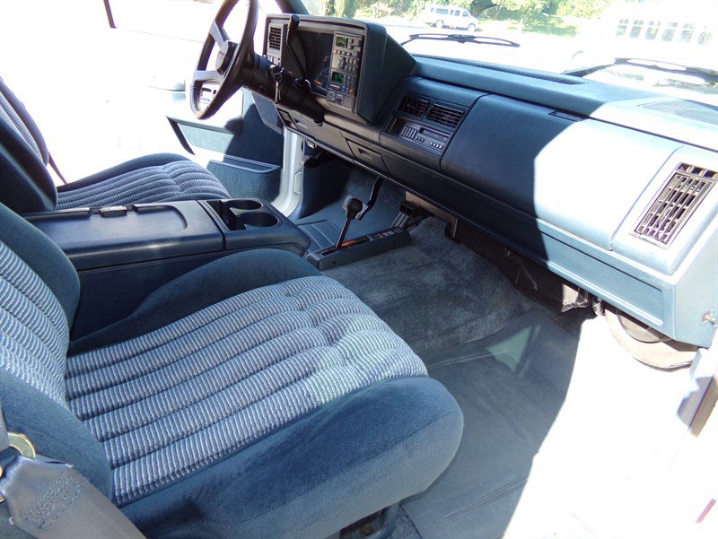 Used 1994 Chevrolet Suburban K1500 4WD image 9