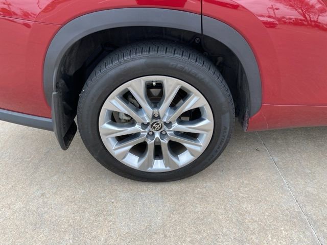 Certified 2021 Toyota Highlander Limited image 28