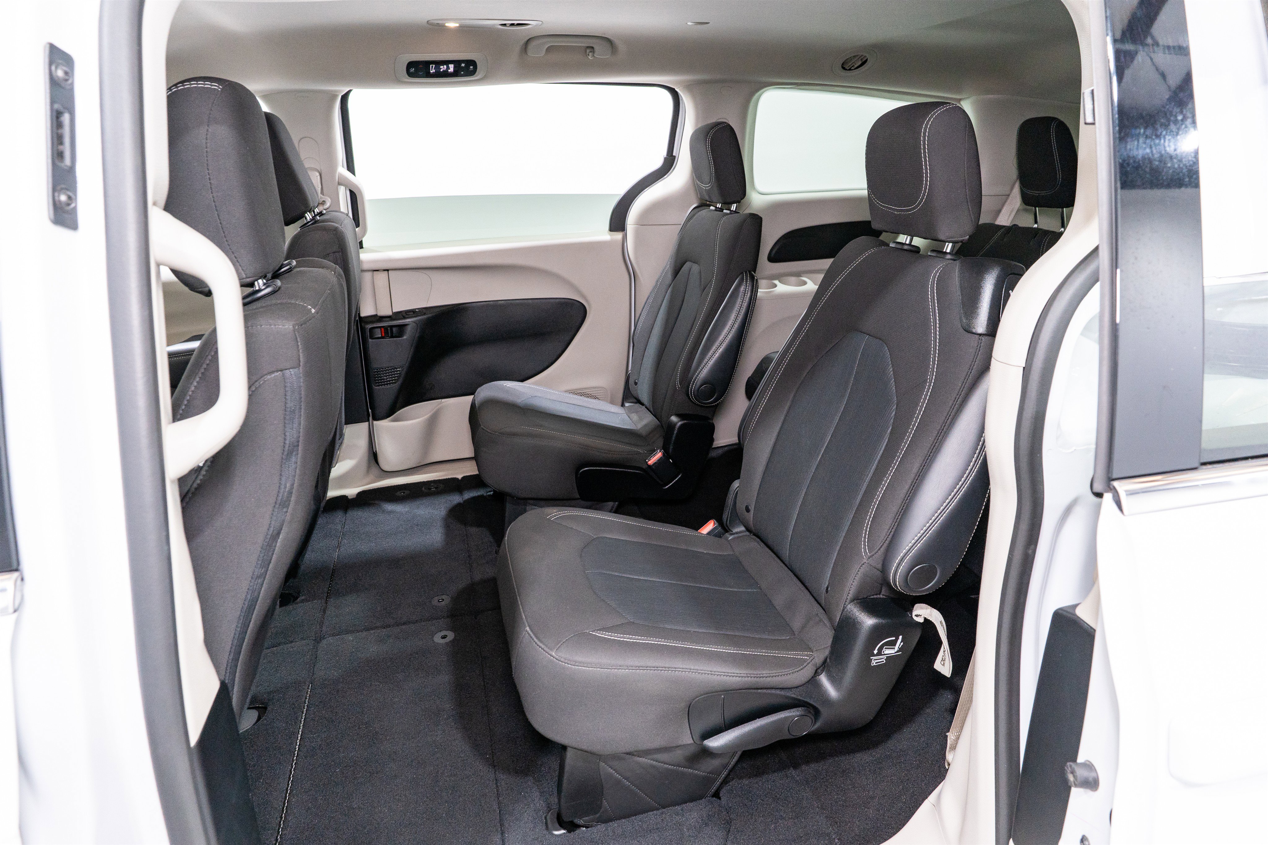 Used 2023 Chrysler Voyager LX FWD image 29