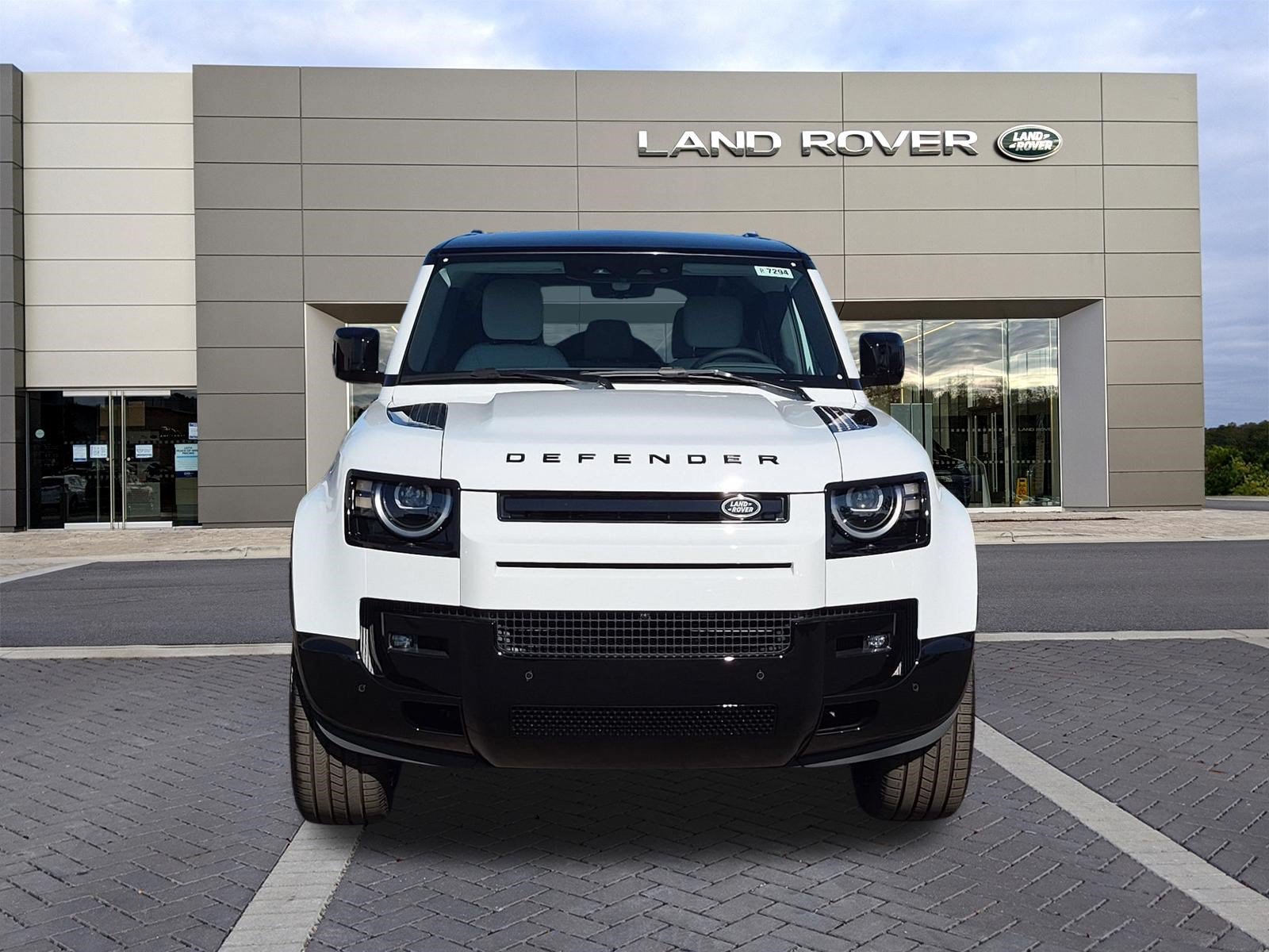 New 2026 Land Rover Defender 110 X-Dynamic SE AWD/4WD image 2