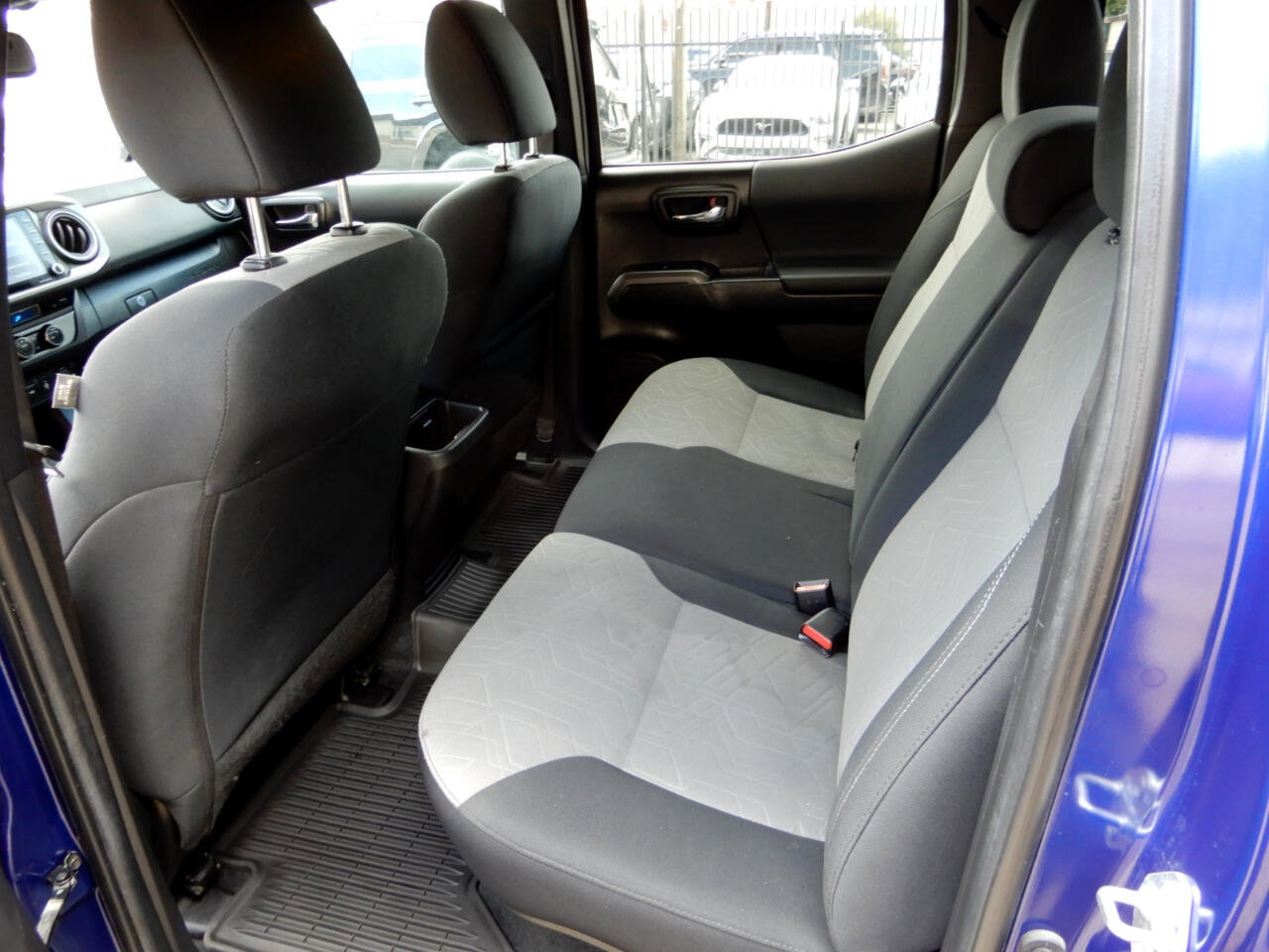 Used 2022 Toyota Tacoma TRD Off-Road image 9