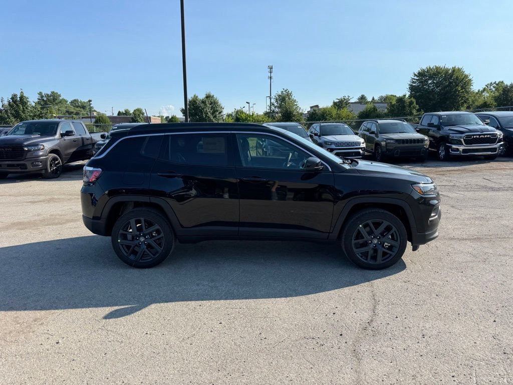New 2026 Jeep Compass Latitude AWD/4WD image 5