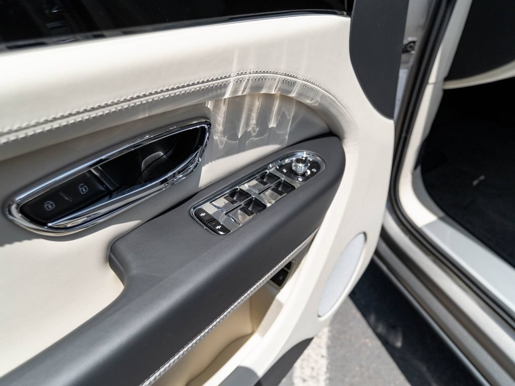 New 2026 Bentley Bentayga AWD/4WD image 13
