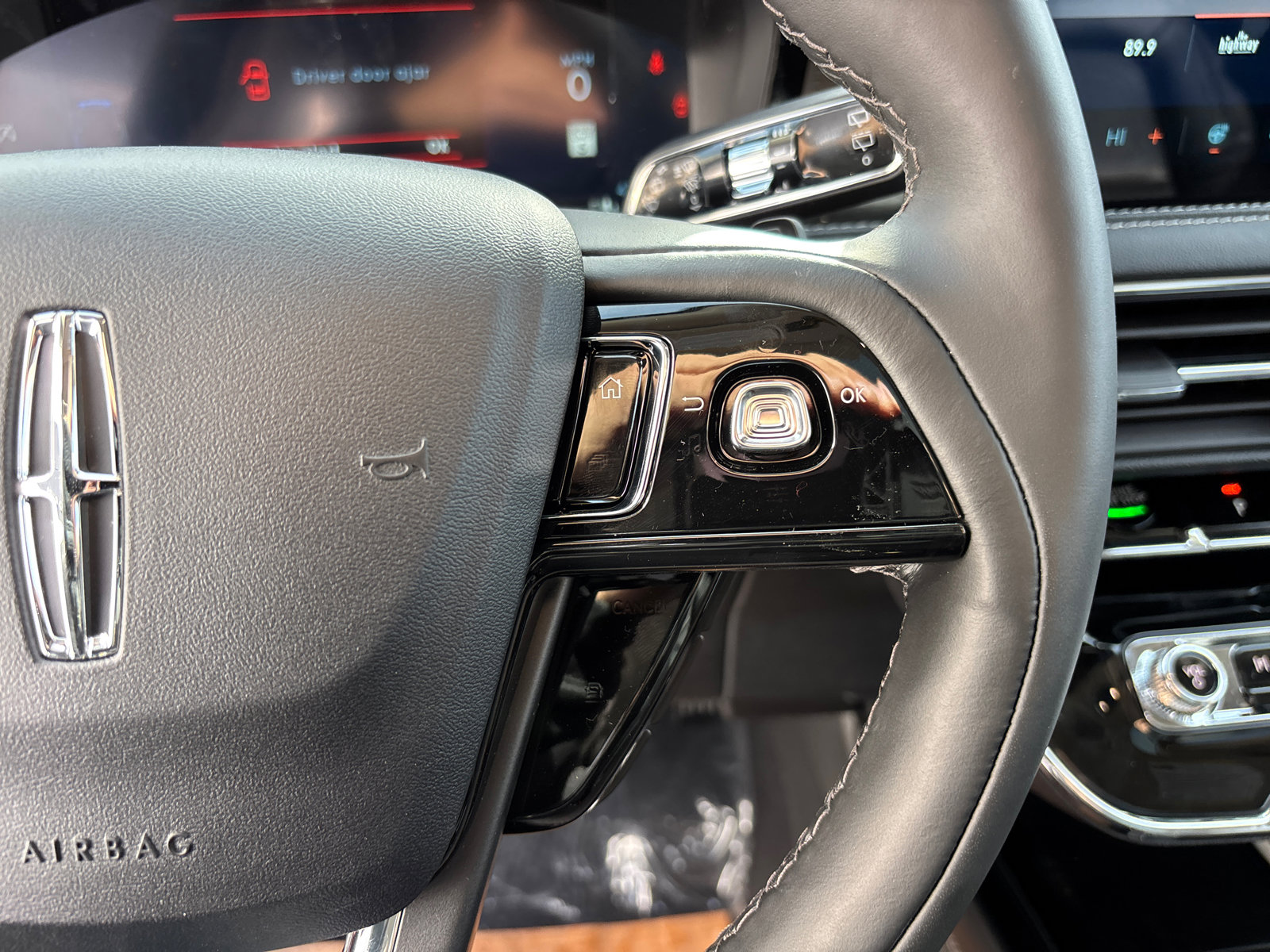 New 2026 Lincoln Corsair Reserve w/ Jet Appearance Package AWD/4WD image 18