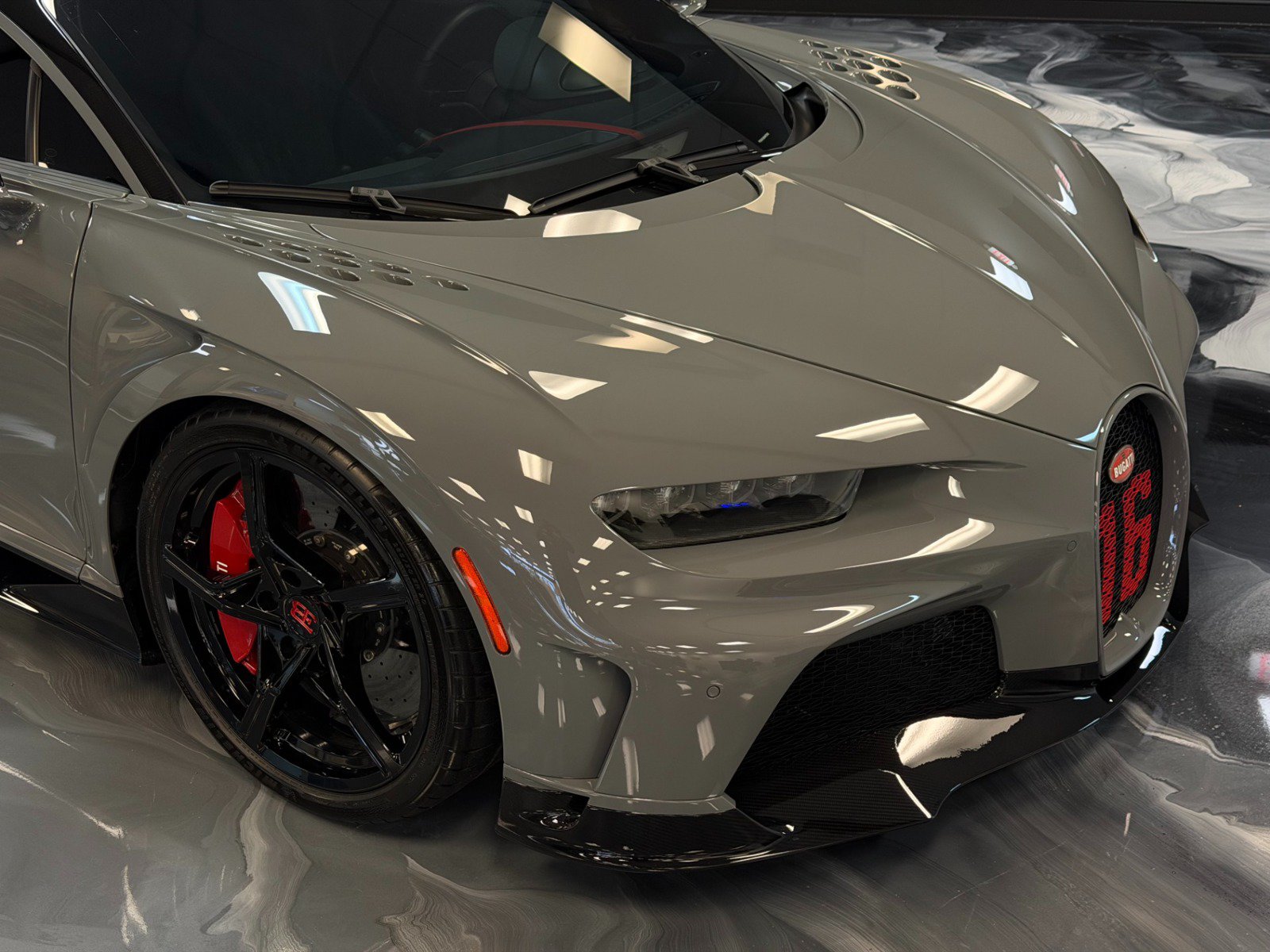 Used 2024 Bugatti Chiron Super Sport AWD/4WD image 2