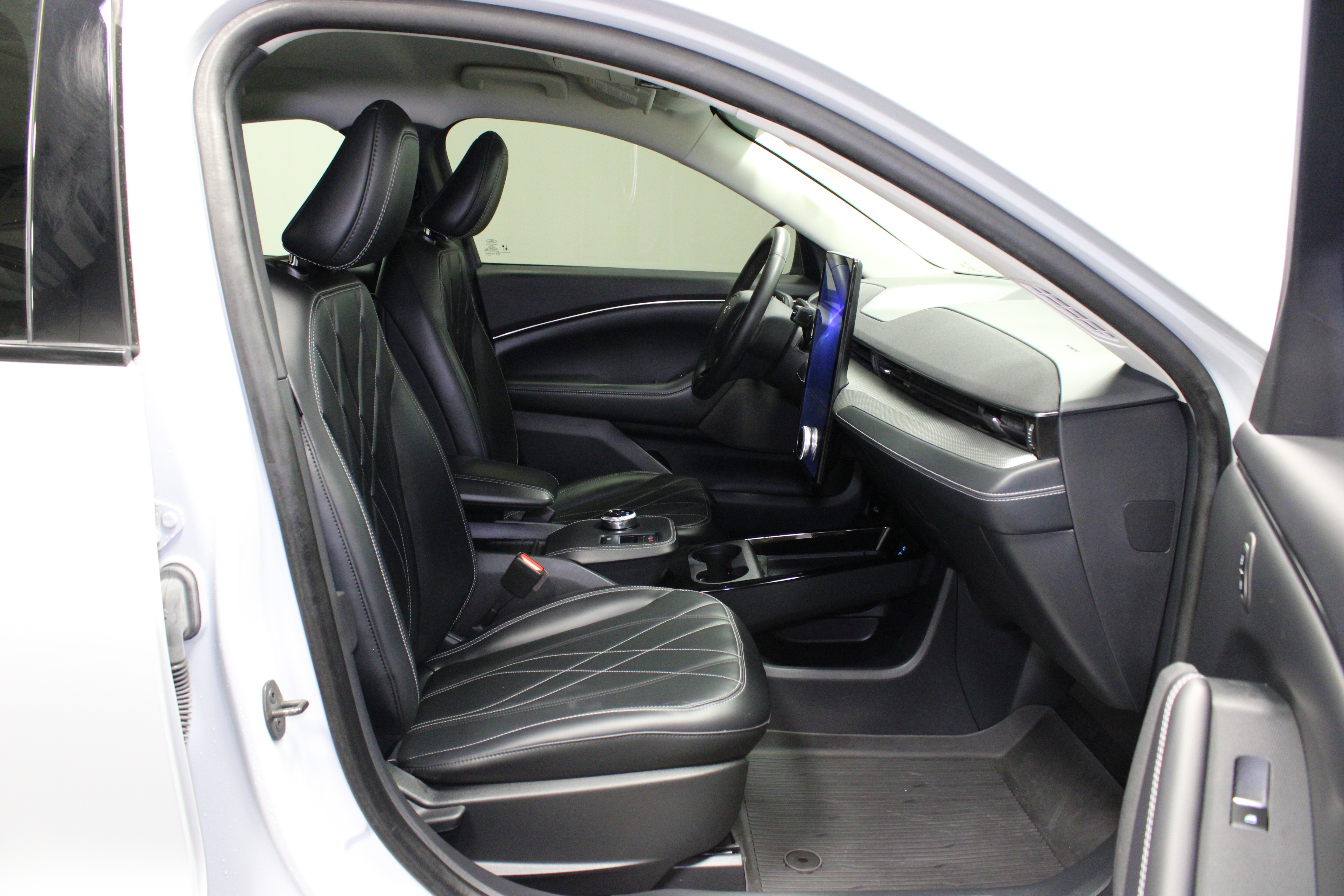Used 2023 Ford Mustang Mach-E Select w/ Comfort Package Lite RWD image 14