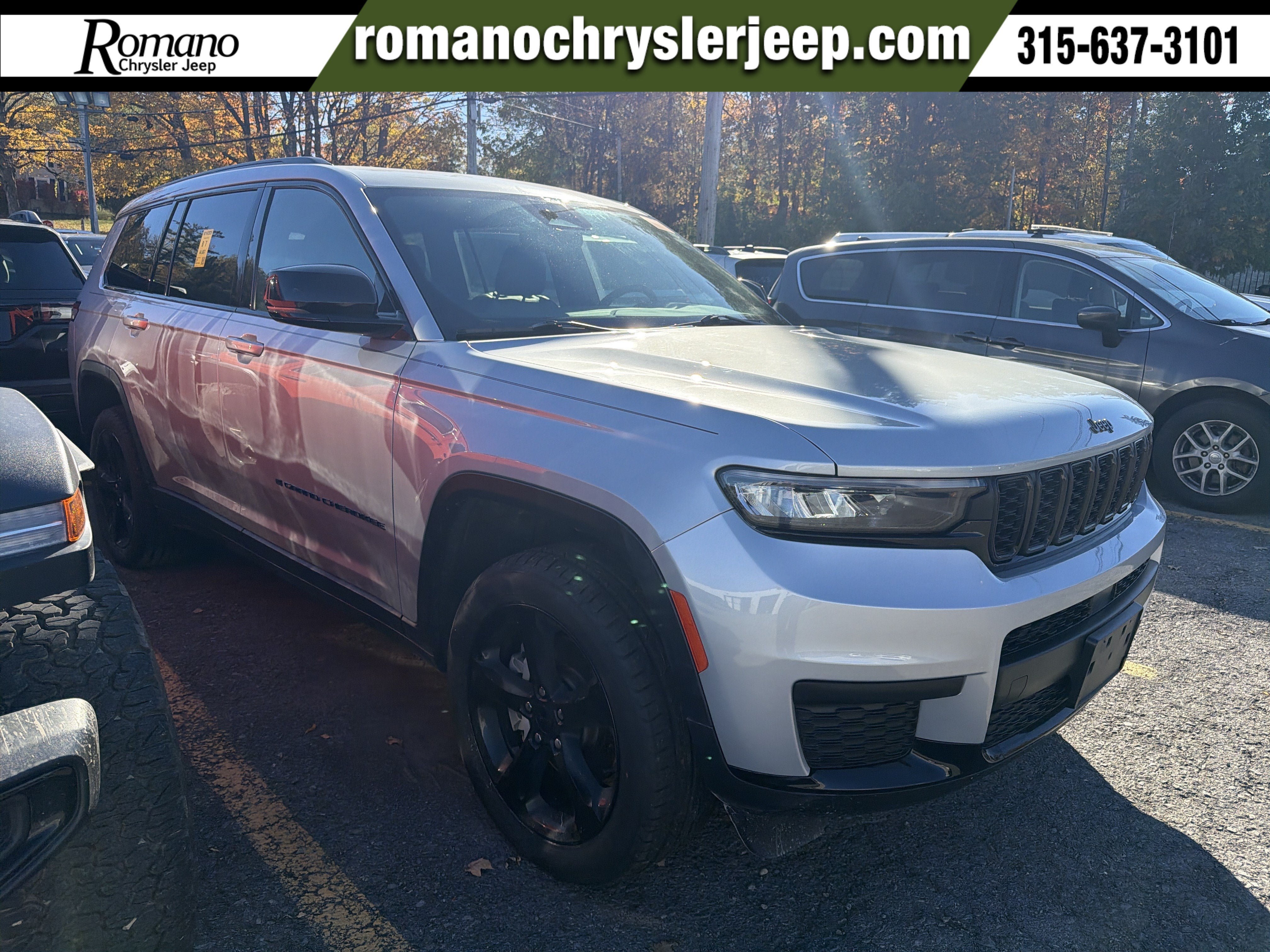 Used 2023 Jeep Grand Cherokee L Laredo AWD/4WD image 1