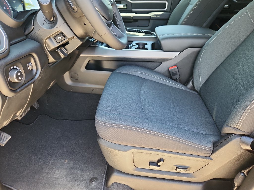 New 2026 RAM 2500 Big Horn AWD/4WD image 7