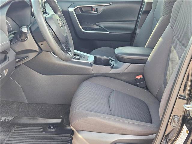 Used 2022 Toyota RAV4 LE AWD/4WD image 15