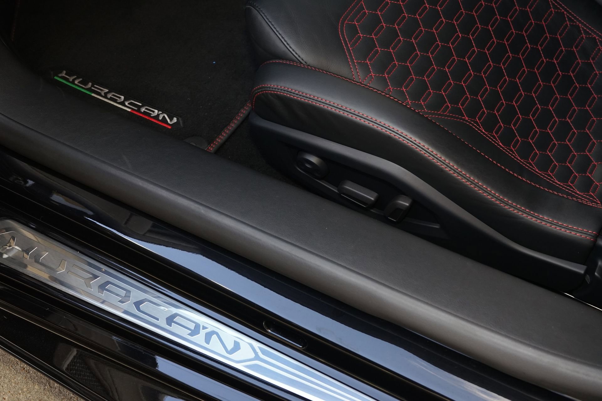 Used 2021 Lamborghini Huracan EVO image 24