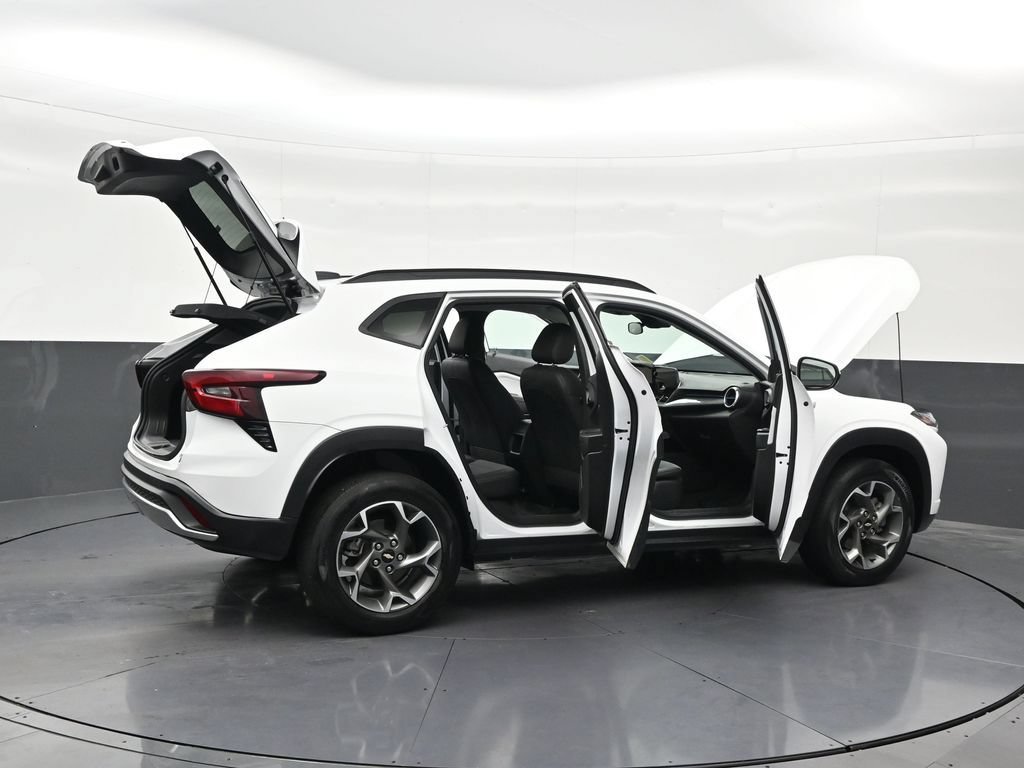 Used 2024 Chevrolet Trax LT FWD image 34